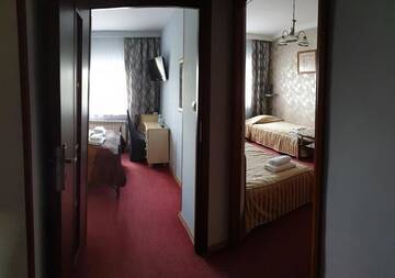 Фото номера Семейный номер Отель Hotel Bursztynowy г. Józefów na Wisłą 2