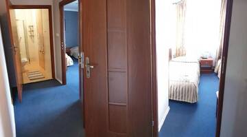 Фото номера Семейный номер Отель Hotel Bursztynowy г. Józefów na Wisłą 5