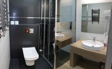 Фото номера Номер Делюкс с кроватью размера «queen-size» Отель Hotel Bursztynowy г. Józefów na Wisłą 2