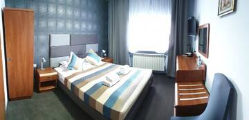 Фото номера Номер Делюкс с кроватью размера «queen-size» Отель Hotel Bursztynowy г. Józefów na Wisłą 3