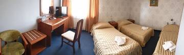 Фото номера Трехместный номер с окном Отель Hotel Bursztynowy г. Józefów na Wisłą 3