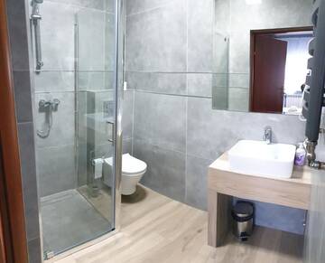 Фото номера Двухместный номер Делюкс с 2 отдельными кроватями Отель Hotel Bursztynowy г. Józefów na Wisłą 4